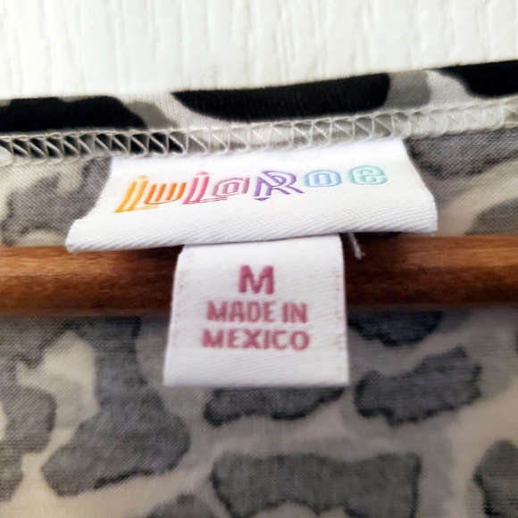 Lularoe M Leopard Animal Print Long Sleeve Top Blouse Lynnae NWT - Picture 6 of 7